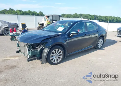 2020 Toyota Camry Le Awd z USA, uszkodzony, nr VIN 4T1C11BK1LU004968